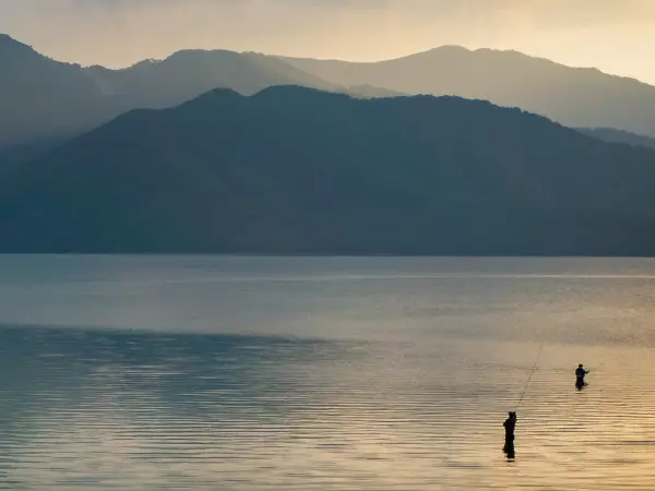 Fishermen (Lake Chuzenji, Nikko area)